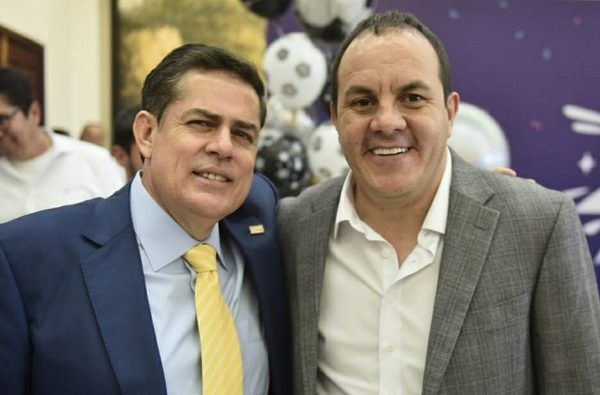 el gobernador Cuauhtémoc Blanco aceptó la renuncia de sus colaboradores, al tiempo que agradeció el esfuerzo y empeño que mostraron en el ejercicio de sus responsabilidad legales y les deseó el mejor de los éxitos, sin anunciar quiénes los habrán de sustituir o cuándo llevará a cabo los nuevos nombramientos