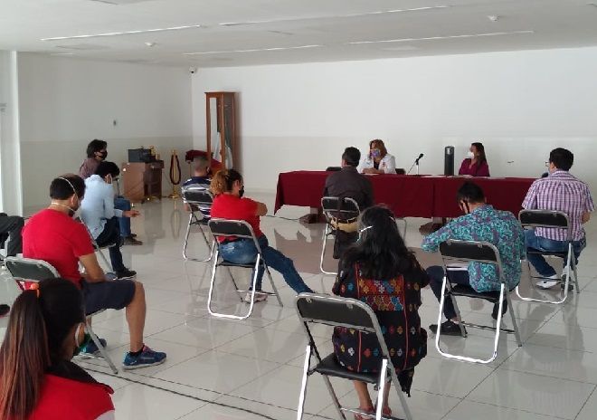 En la reunión con los comerciantes también participó la diputada petista Tania Valentina Rodríguez Ruiz