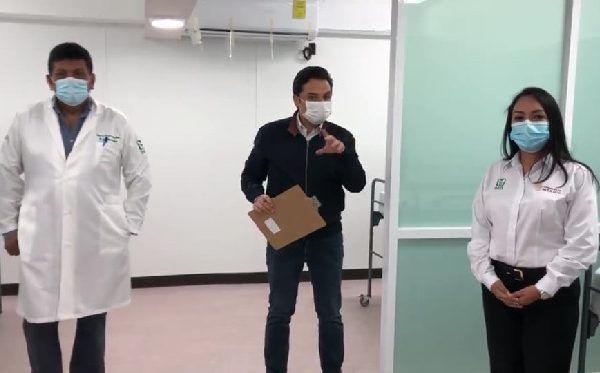 El director del Seguro Social estuvo acompañado por el doctor Juan Manuel Lira Romero, Jefe de la Unidad de Atención Médica; del doctor Francisco Monsebáiz Salinas, Representante del IMSS en Morelos; y de la directora del HGR No.1, Delia Gamboa Guerrero