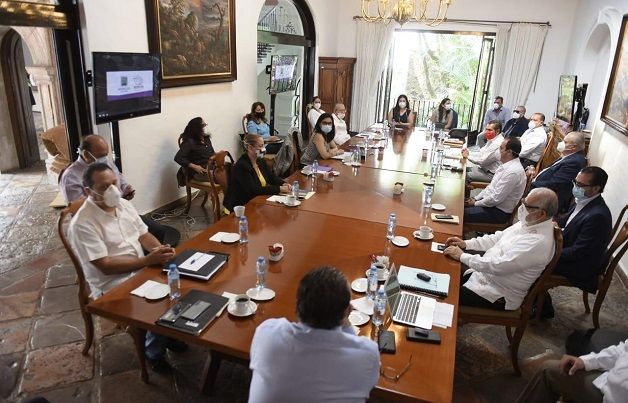 el secretario de Salud, Marco Antonio Cantú Cuevas, dejó en claro quela reactivación no será el 01 de junio y después de la segunda quincena de junio podría iniciar el análisis del tema, no antes, apuntó