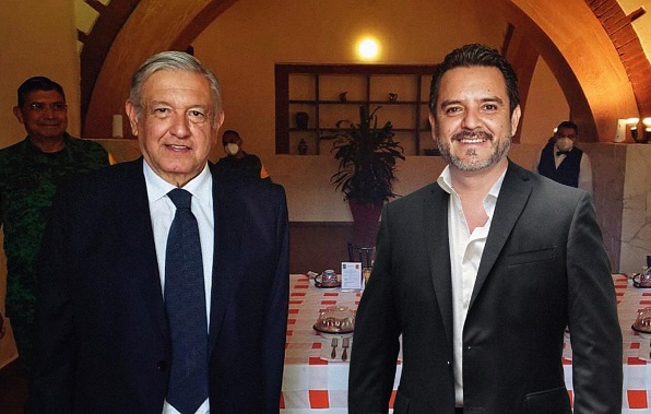 Antonio Villalobos acompañó López Obrador en su gira de trabajo por la capital morelense, visita que incluyó una reunión de trabajo con los integrantes de la Mesa de Coordinación para la Construcción de la Paz en la 24 Zona Militar, la Conferencia de Prensa Matutina, conocida como “La Mañanera” y la supervisión de la rehabilitación del Hospital General “Dr. Carlos Calero Elorduy” del ISSSTE, que estará dedicado a la atención del Covid-19 y posteriormente será un Hospital General