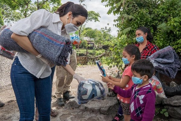 Artículos como láminas galvanizadas, dotaciones alimentarias, agua y gel antibacterial, fueron otorgados a las familias más vulnerables del lugar, brindándoles cobijo durante esta temporada de lluvias, además de víveres