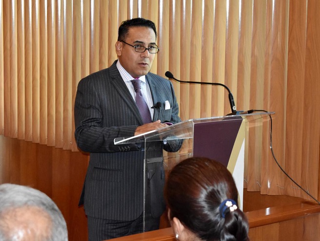 De manera insistente he reiterado en la importancia de establecer mecanismos digitales, para celebrar comicios electorales ante los efectos que está ocasionando la pandemia del COVID-19. En esta nueva realidad el Tribunal Electoral del Poder Judicial de la Federación ya ha instalado mecanismos para atender juicios electorales en línea. Pero no tenemos la certeza cuándo entrará en vigencia el semáforo verde, y menos que color habrá cuando inicien las campañas electorales y cuando sea la jornada electoral. ¿A qué situación nos podemos enfrentar?