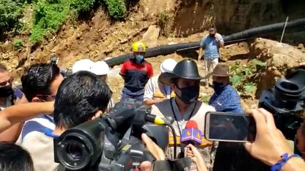 Entrevistado al término de una visita de supervisión al puente “Los Guayabos” de la Subida a Chalma, señaló que en la acusación a su persona y a varios funcionarios de la comuna existen una serie de inconsistencias y excesos en las formas, al investigar el presunto incremento injustificado de su patrimonio, proceso por el que, dijo, no ha sido notificado formalmente