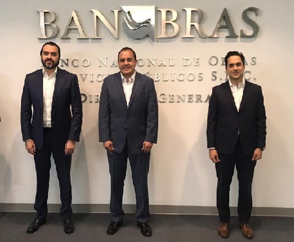 Acompañado del secretario de Gobierno, Pablo Ojeda Cárdenas, y de la subsecretaria de Ingresos, Mónica Boggio, el jefe del Ejecutivo estatal acudió a gestionar este importante proyecto, que es resultado de los acuerdos generados con el presidente Andrés Manuel López Obrador