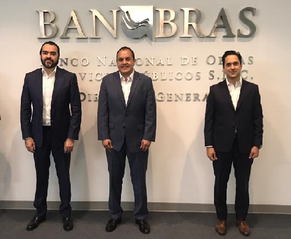 Acompañado del secretario de Gobierno, Pablo Ojeda Cárdenas, y de la subsecretaria de Ingresos, Mónica Boggio, el jefe del Ejecutivo estatal acudió a gestionar este importante proyecto, que es resultado de los acuerdos generados con el presidente Andrés Manuel López Obrador