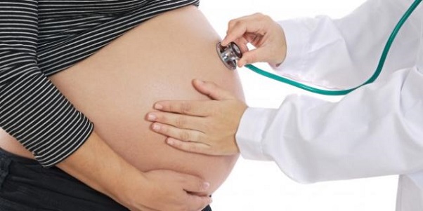 Rebeca Pérez Hidalgo, responsable Estatal de Salud Materna de SSM, indicó que ante la presencia de dolor de cabeza y en la boca del estómago, zumbido de oídos, fiebre, ver lucecitas, sangrado transvaginal o la presencia de liquido con mal olor en la vagina, es de suma importancia no esperar y acudir de manera inmediata a la unidad de salud más cercana