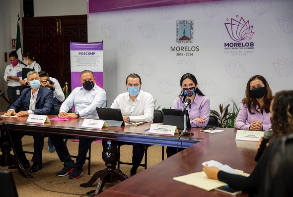 al firmar junto a Ana Cecilia Rodríguez González, secretaria de Desarrollo Económico y del Trabajo; Osiris Pasos Herrera, secretario de Desarrollo Social; y Juan Diego Pons Díaz, director general del Fideicomiso Ejecutivo del Fondo de Competitividad y Promoción del Empleo (FIDECOMP), el convenio para el Proyecto de Desarrollo Social para la Competitividad del Estado de Morelos