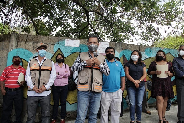 La obra de mil 606 metros cuadros y 200 metros lineales incluyó el trazo y nivelación de plazas, andadores, banquetas y pavimentos, así como la colocación de filtro de tezontle para drenar aguas pluviales, y la aplicación de pintura en guarnición. La inversión del Ayuntamiento capitalino de 2 millones 787 mil 224 pesos que beneficia a cientos de familias y el paso constante de un gran número de automovilistas que a diario utilizan esta vía rumbo a la UAEM