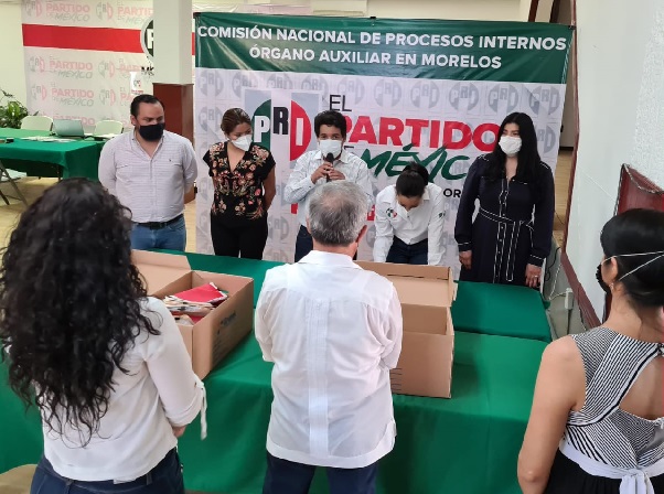 En sesión permanente el órgano auxiliar en Morelos de la Comisión Nacional de Procesos Internos (CNPI) declaró cumplidos los procedimientos; José Trinidad Padilla Barragán y representantes priistas, llevaron la propuesta de la planilla roja e hizo entrega de la documentación que contiene la lista de las consejeras y consejeros