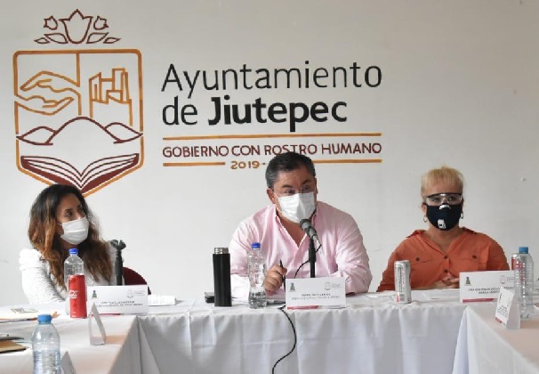 Durante la deliberación del punto de acuerdo, en la sesión ordinaria de Cabildo, el alcalde Rafael Reyes Reyes destacó la disposición de la síndico, las regidoras y los regidores por expresar con su voto a favor el compromiso con los más de dos mil 138 jóvenes universitarios que cursan su educación profesional en Jiutepec