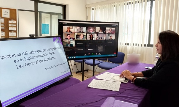 En esta mesa de diálogo participaron instituciones como el Archivo General de Nación, el Consejo Nacional de Normalización y Certificación de Competencias Laborales (CONOCER), la Comisión Nacional de Archivos del Sistema Nacional de Transparencia