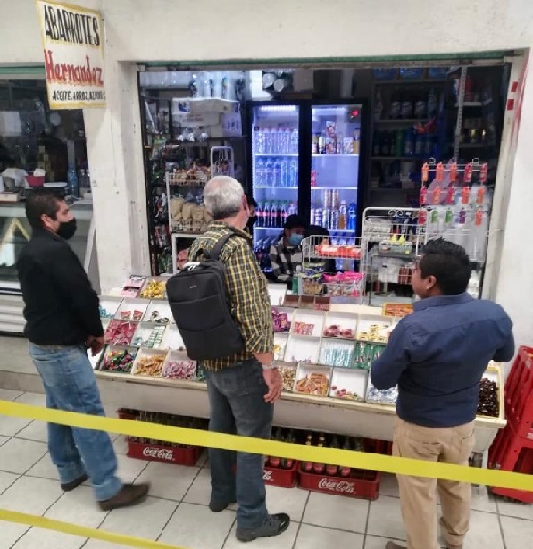 Estas visitas de trabajo y acompañamiento se realizan en cada uno de los locales comerciales de los mercados periféricos de Cuernavaca y son coordinadas por la Secretaría de Desarrollo Económico y Turismo (SDEYT), a través de la Dirección de Mercados