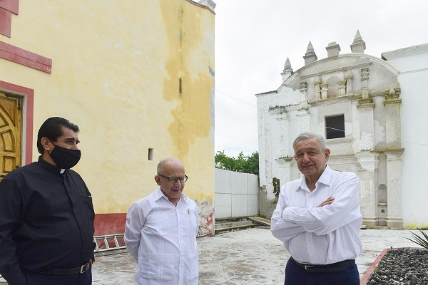 “Yo aquí en Jojutla quiero hacer el compromiso de que se van a rehabilitar todos los templos afectados por los sismos; es decir, vamos a seguir trabajando y va a haber presupuesto hasta terminar con la reconstrucción”, expresó
