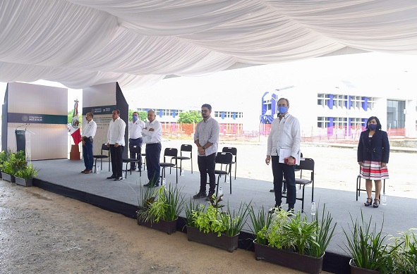 Me informan que se destinaron alrededor de 300 millones de pesos, esa fue la inversión, que no gasto, porque todo lo que se destina a la educación es inversión para el desarrollo social, económico, cultural y científico