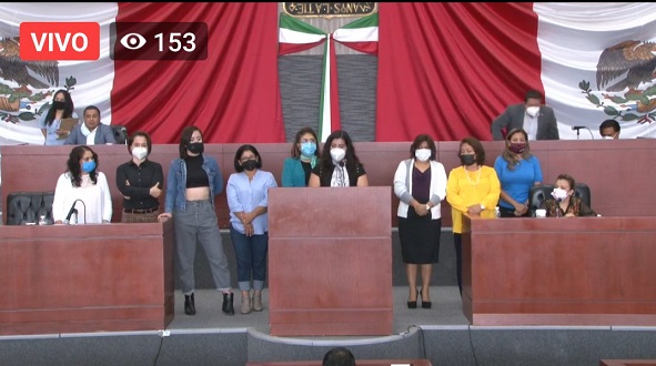 una mayoría de legisladoras de Morelos lograron removerlo de las presidencias de las Comisiones de Igualdad de Género y de Seguridad Pública y Protección Civil, ello ante el asombro y defensa de sus compañeros diputados; fueron 12 votos a favor de su remoción y seis en abstención