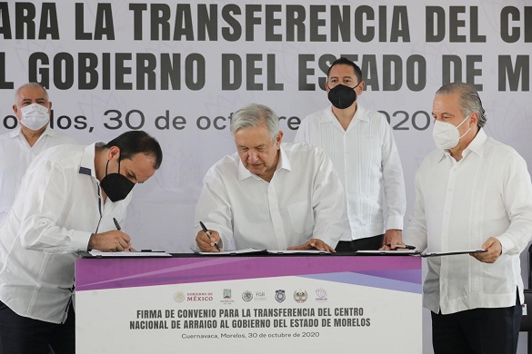 Informó que Morelos tiene una sobrepoblación de reos que rebasa el 20 por ciento, por lo que esta transferencia ayudará a mejorar condiciones de espacio para los reos y dará comodidad a los familiares