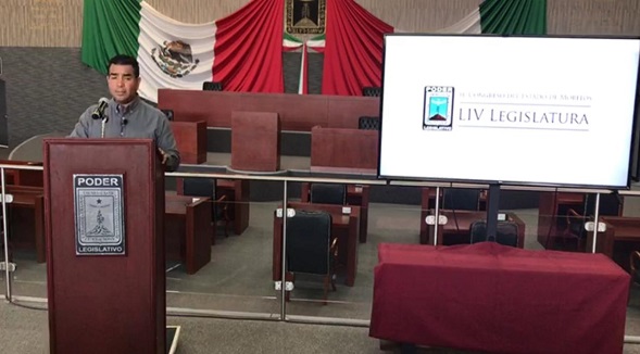 Indicó que, tras la presentación de dicha solicitud por parte del Ejecutivo al Legislativo, solicitó la opinión de especialistas del Colegio de Contadores Públicos de Morelos quienes emitieron un pronunciamiento advirtiendo que la solicitud no es clara sobre las condiciones del refinanciamiento, la tasa de intereses de la deuda, el procedimiento para su contratación, ni el destino de los recursos que se ahorraránIndicó que, tras la presentación de dicha solicitud por parte del Ejecutivo al Legislativo, solicitó la opinión de especialistas del Colegio de Contadores Públicos de Morelos quienes emitieron un pronunciamiento advirtiendo que la solicitud no es clara sobre las condiciones del refinanciamiento, la tasa de intereses de la deuda, el procedimiento para su contratación, ni el destino de los recursos que se ahorrarán