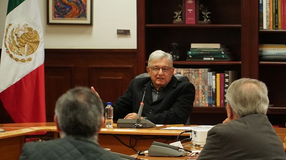 No tienen el menor escrúpulo a la hora de salir, ya bien a la caza de sus adversarios o a la defensa de sus intereses. Y en la práctica, en la realidad, fuera de la escenografía montada para cubrir las apariencias, en lo que hemos dado en llamar el escenario electoral, sus verdaderos rostros se asoman, a veces a parcialidades, pero se dejan notar.