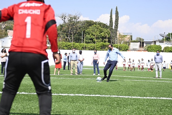 “Apoyar el deporte en todas sus expresiones es alentar a formar seres humanos de calidad, excelencia, con los valores éticos que tanto necesita nuestro país”, aseguró Blanco Bravo, ante niños y jóvenes de diversos equipos de fútbol, entrenadores y padres de familia