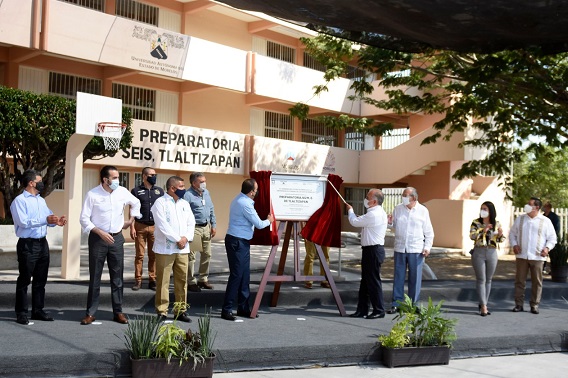 En presencia de Gustavo Urquiza Beltrán, rector de la Máxima Casa de Estudios en la entidad, el mandatario estatal reiteró una vez más todo el apoyo de su administración a la universidad de los morelenses