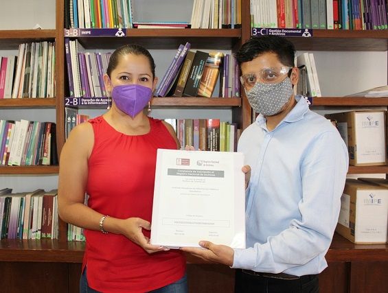 Esta acción obedece al cumplimento del artículo 79 de la Ley General de Archivos, donde se establece que la inscripción al RNA es obligatoria para los sujetos obligados y los propietarios o poseedores de archivos privados de interés público, quienes deben actualizar anualmente la aplicación electrónica, misma que será administrada por el Archivo General de la Nación (AGN).